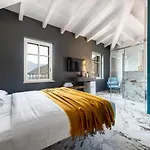 Vulcano Palace Hotell Castro (Lombardy)